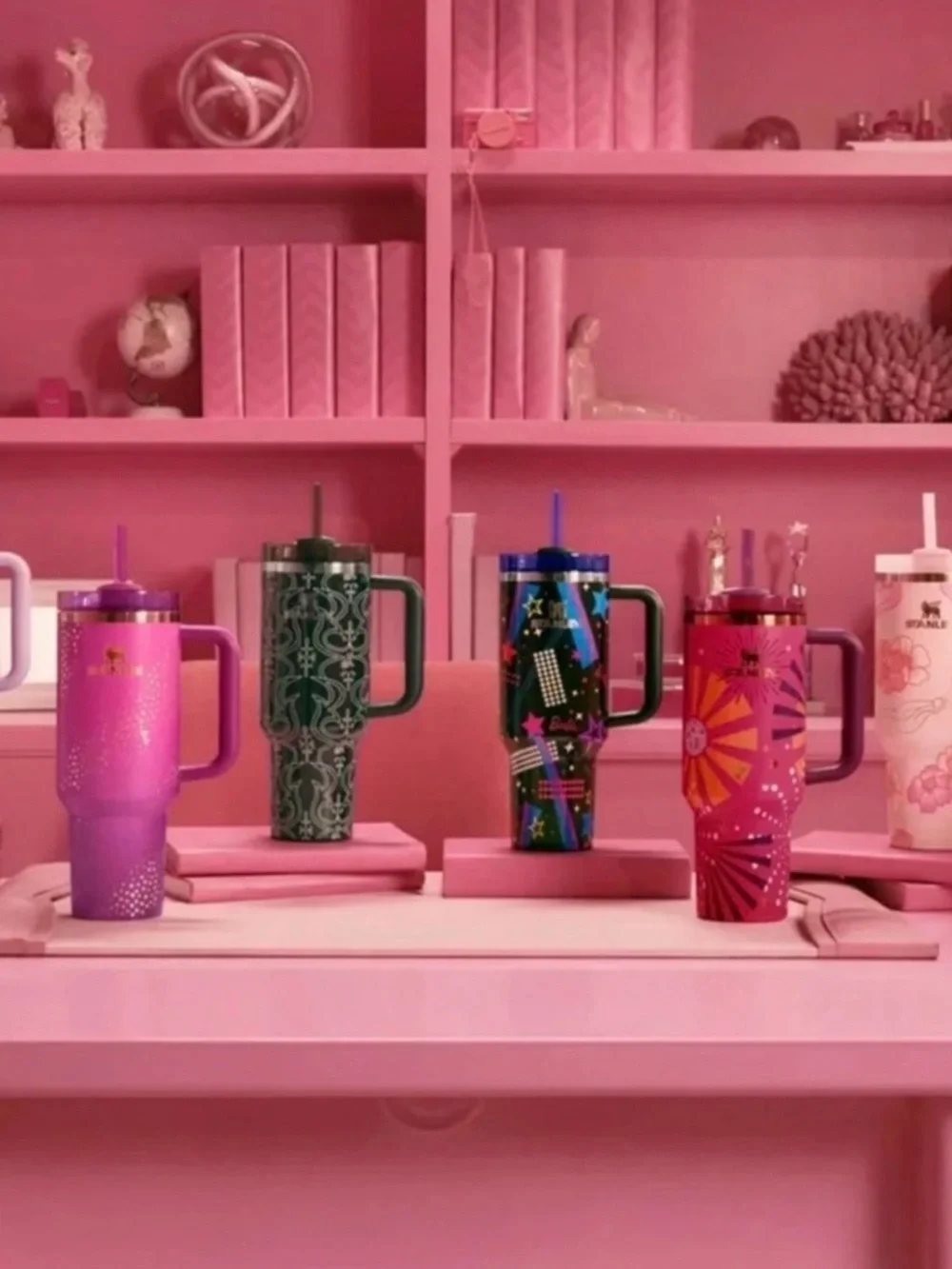Barbie x Stanley 80s Dynamite Barbie 40oz Quencher Tumbler BNIB - Picture 11 of 15